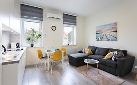 Bright And Modern Apartments In City Center